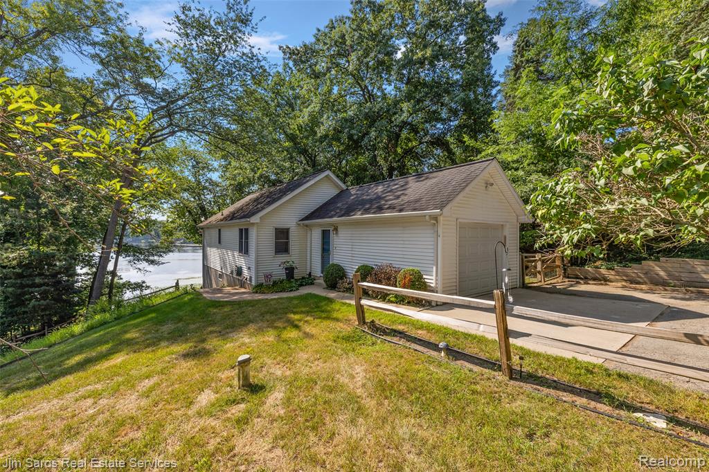 11113 Perch Lake Drive W, Cement City, MI 49233 — Photo 37