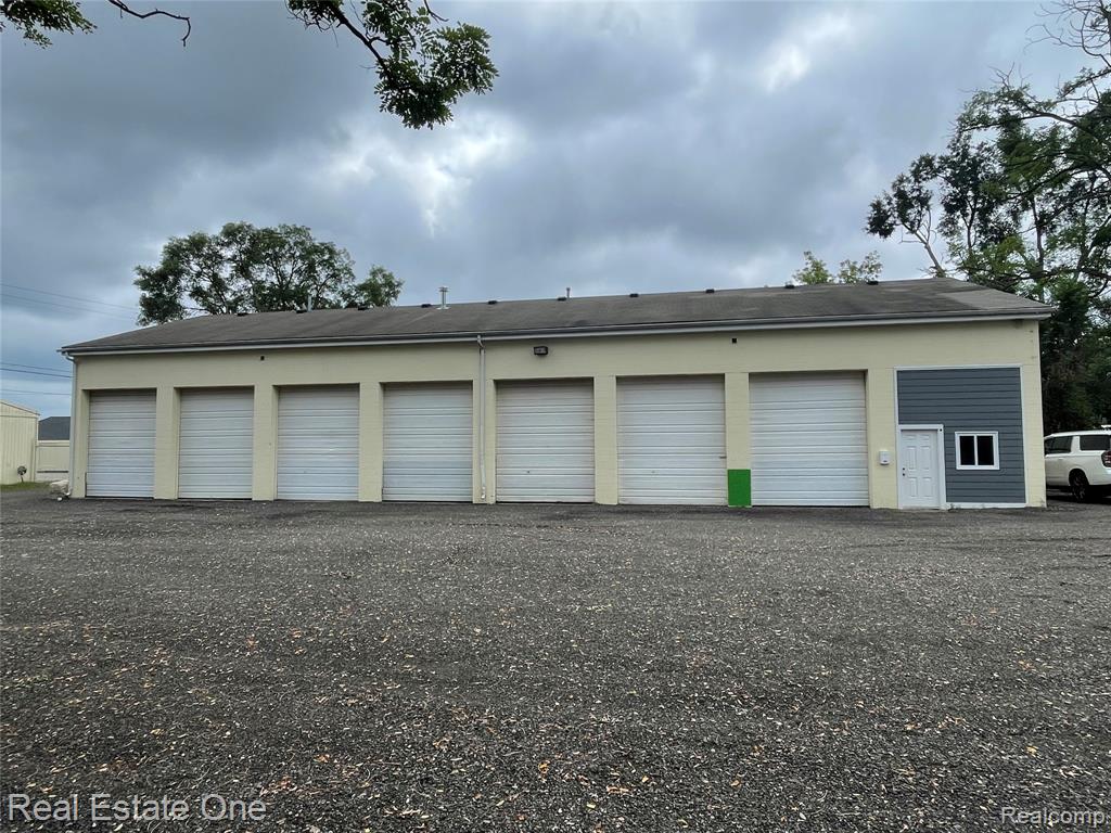 5433 Dixie Highway, Waterford, MI