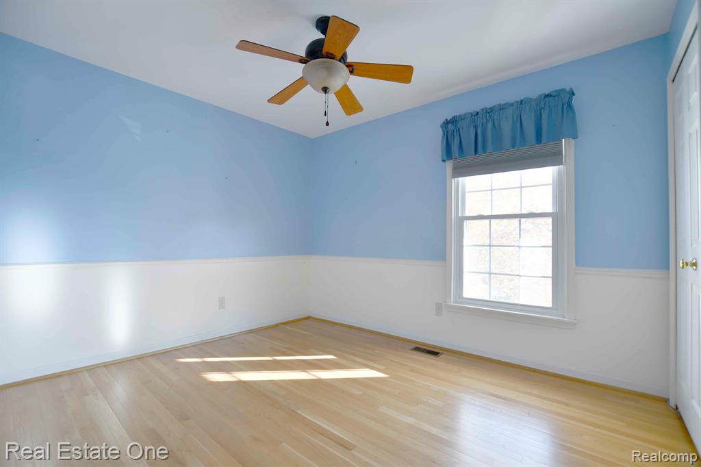 685 ESSEX Drive, Rochester Hills, MI 48307 — Photo 17