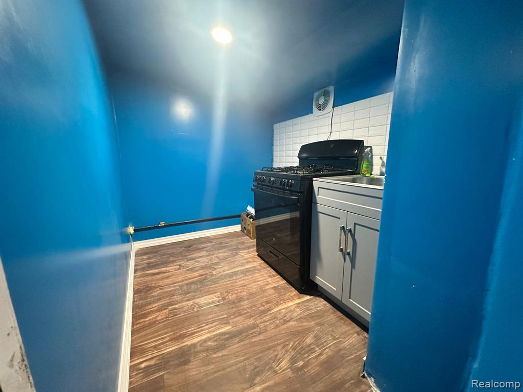 3875 Sobieski Street, Hamtramck, MI 48212 — Photo 12