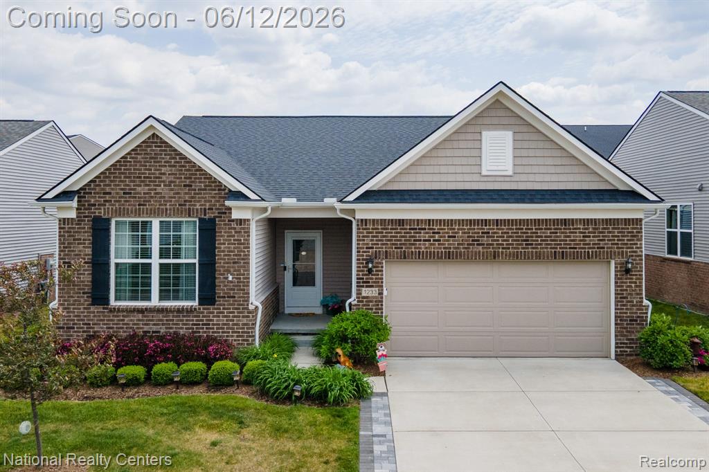 1233 Lark St, Lake Orion, MI — front exterior
