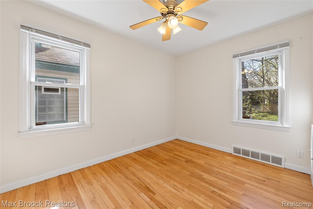 450 E MAPLEHURST Street, Ferndale, MI 48220 — Photo 9