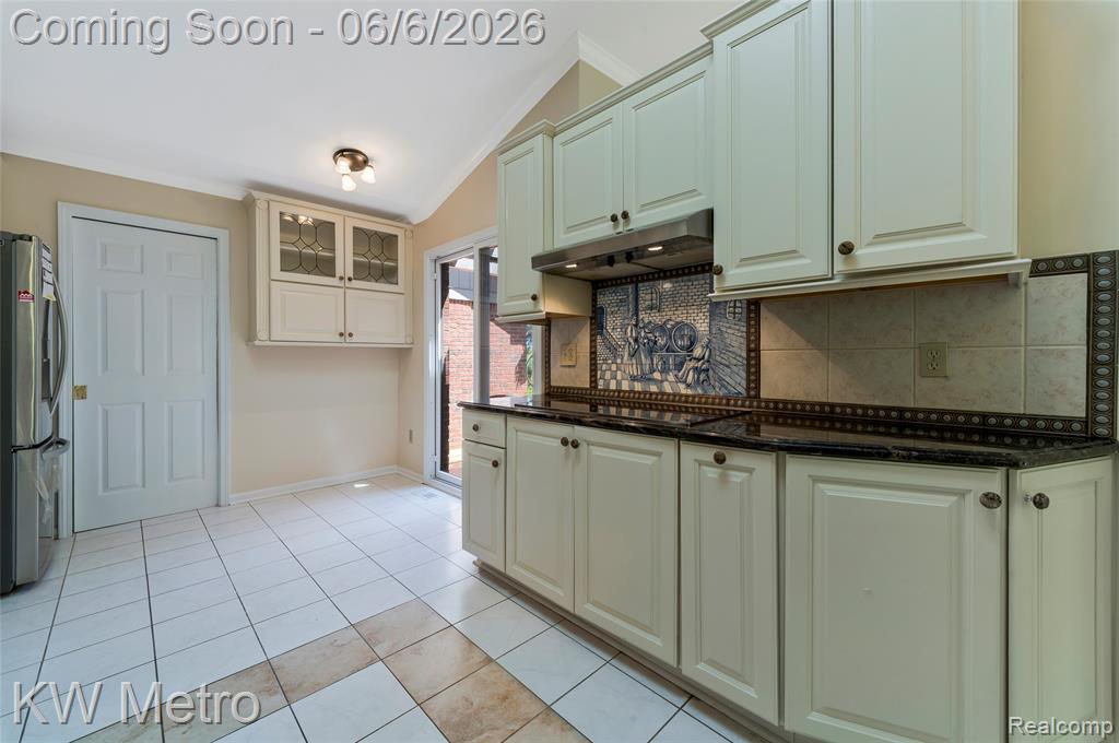 7348 Meadowridge Circle, West Bloomfield, MI — Photo 18