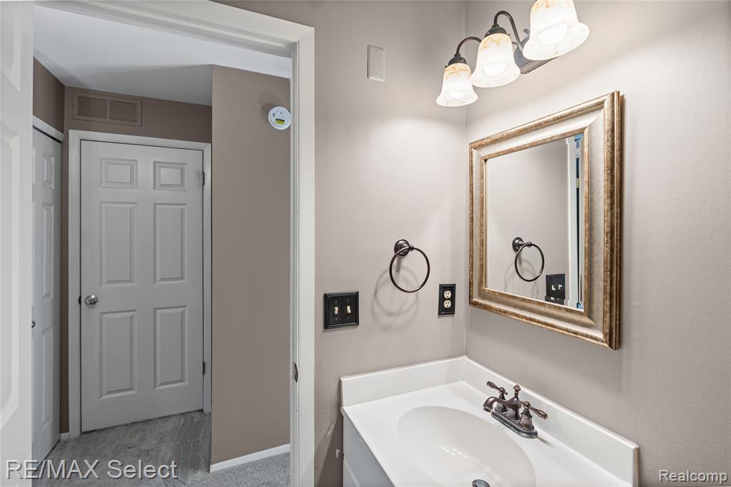 250 Briarcrest Drive, 129, Ann Arbor, MI 48104 — Photo 32