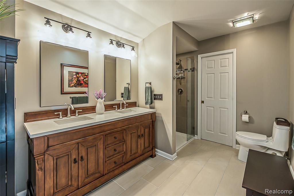 4990 Broomfield Lane, West Bloomfield, MI — Photo 14