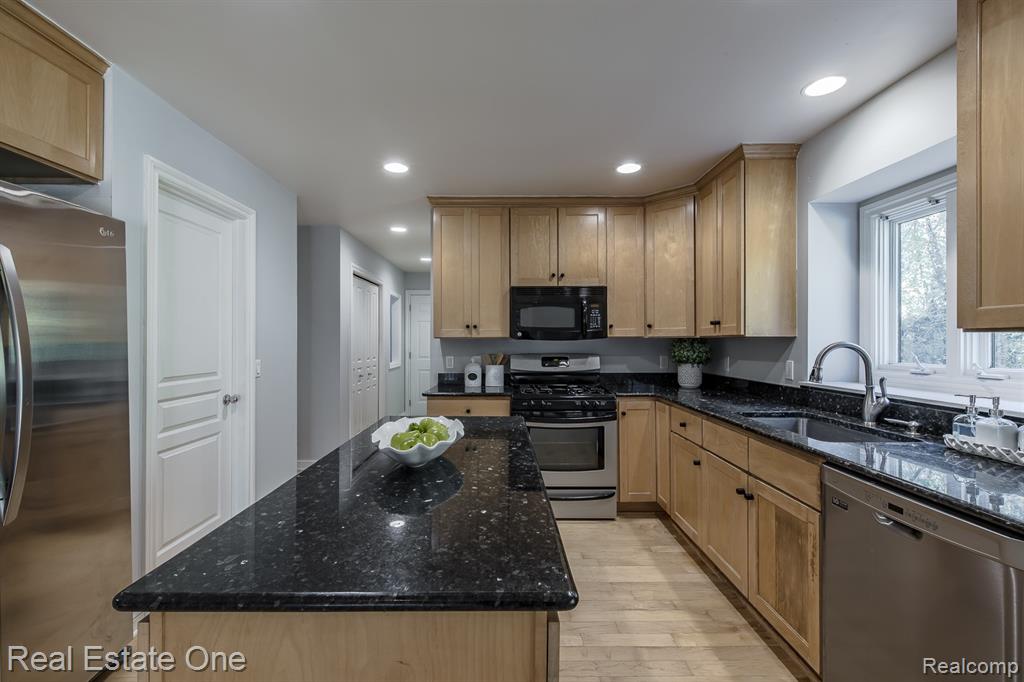 5690 White Lake Road, Clarkston, MI — Photo 18