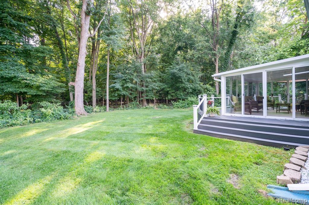 8213 EMERALD Lane W, Westland, MI — Photo 37