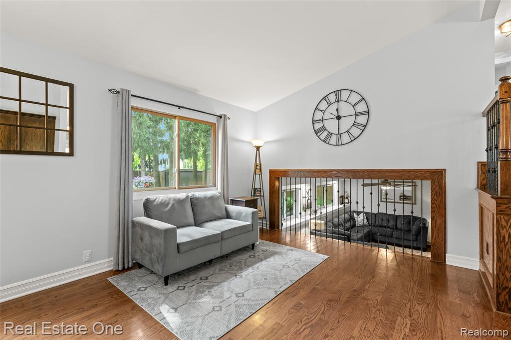 696 Estes Court, Waterford, MI 48327 — Photo 11
