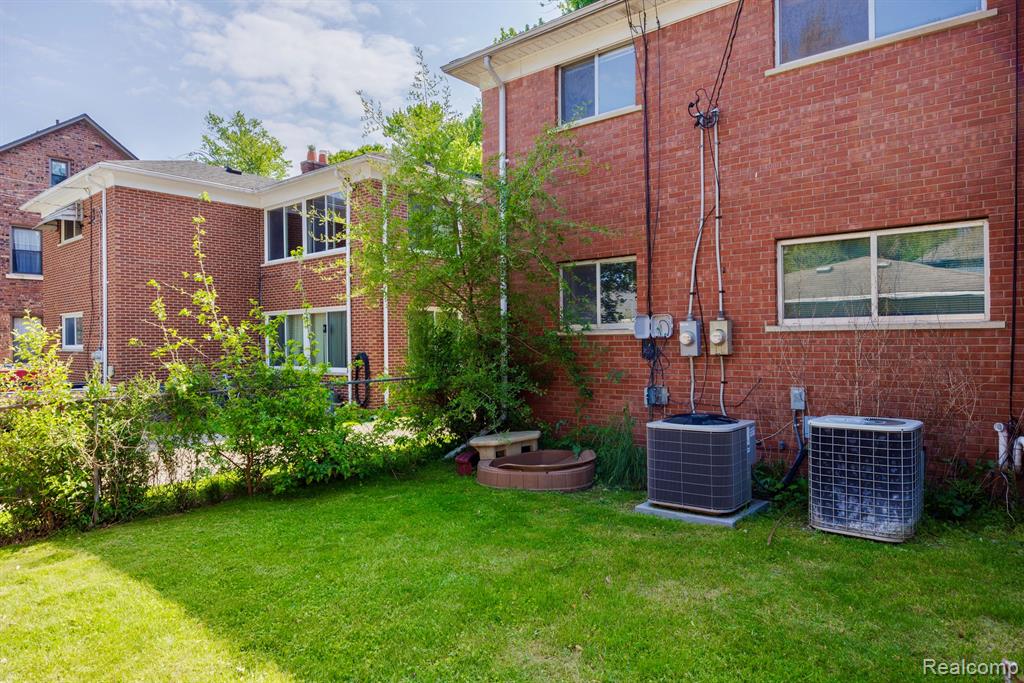 930 TROMBLEY Road, Grosse Pointe Park, MI 48230 — Photo 28