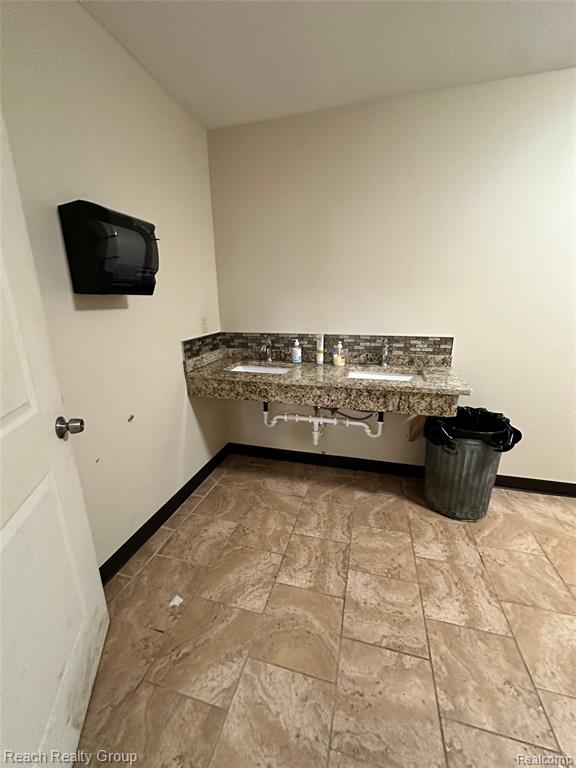 21562 Schoolcraft, Detroit, MI 48223 — Photo 10