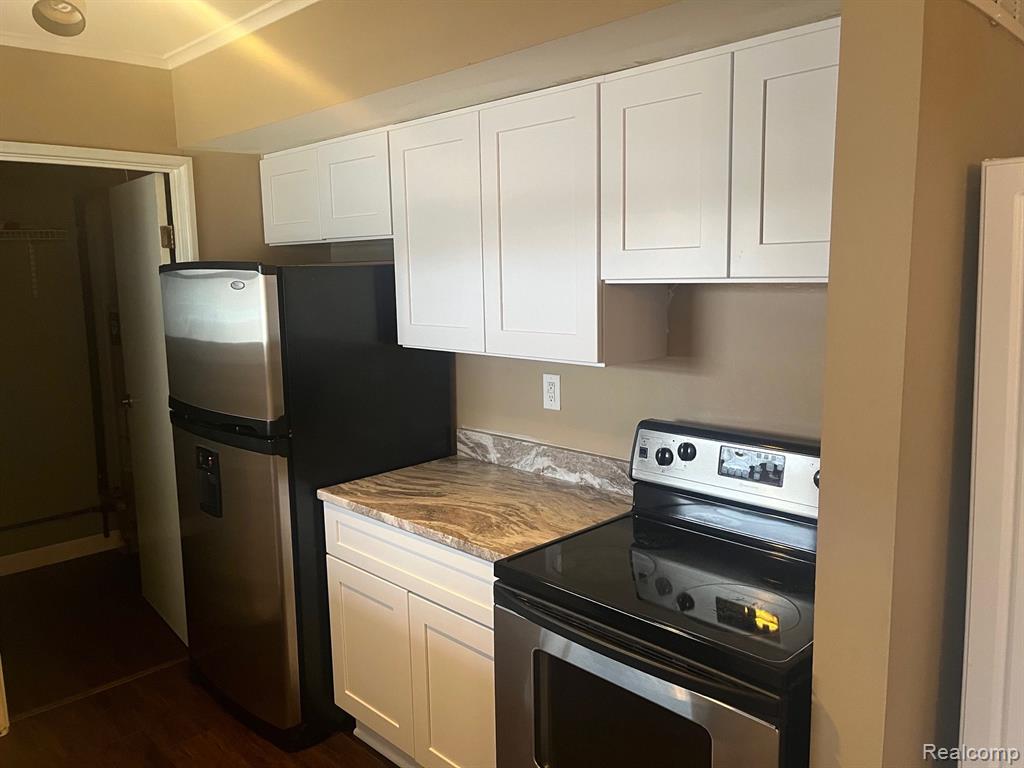 39828 VILLAGE WOOD Circle, Novi, MI — Photo 9