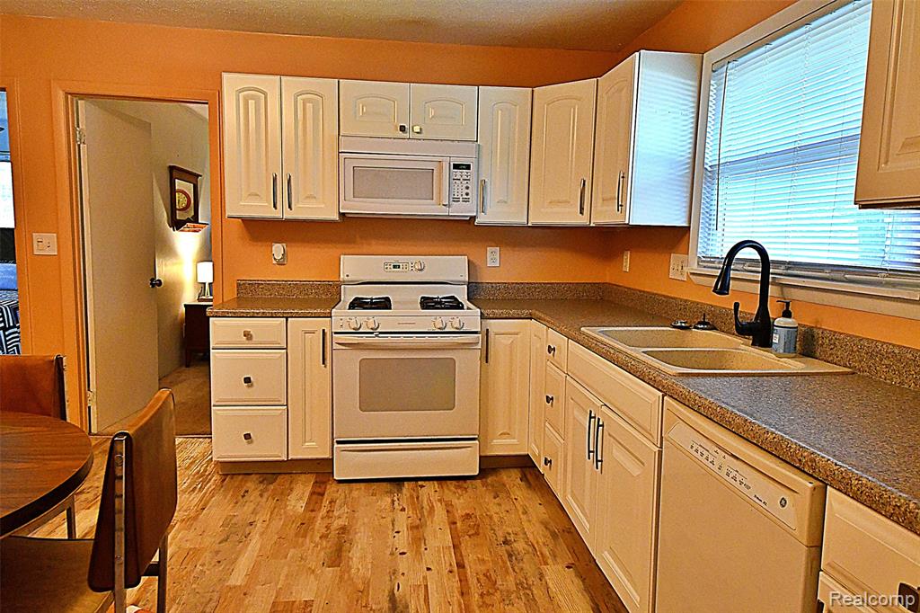 8702 Center Street, St. Helen, MI 48656 — Photo 13