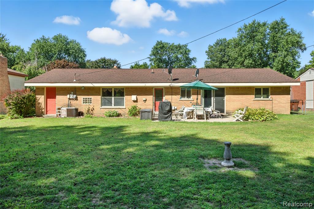 51088 Fairlane Drive, Shelby Twp, MI 48316 — Photo 5