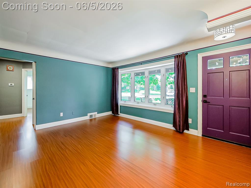 719 E Summit Street, Milford, MI 48381 — Photo 4