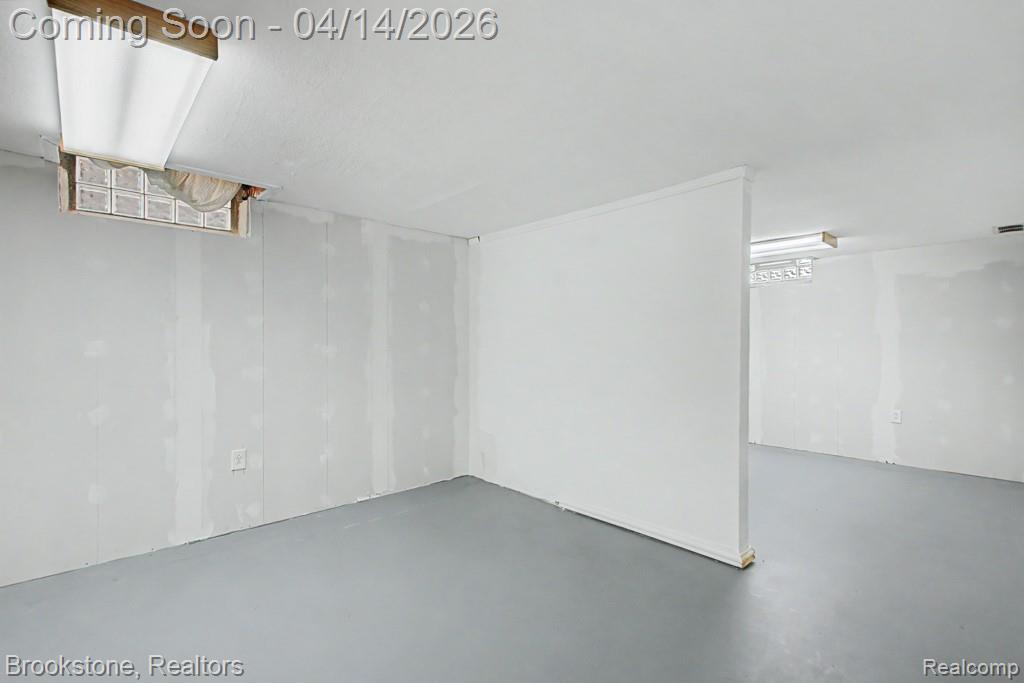 29242 Shirley Avenue, Madison Heights, MI 48071 — Photo 33