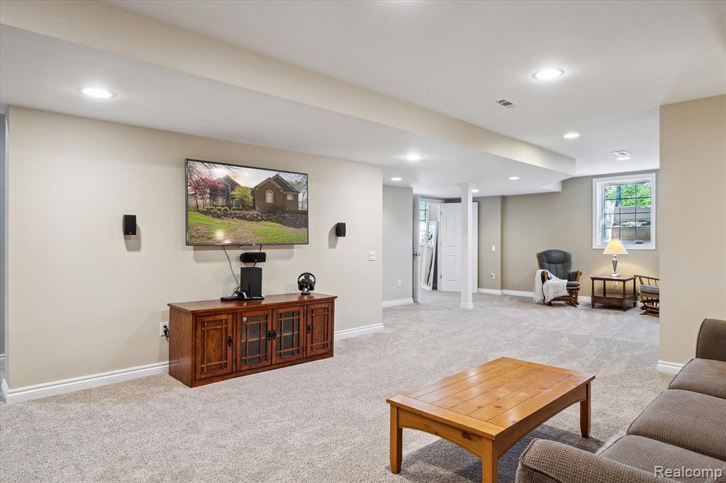 8504 Riverwalk Drive, Fenton, MI 48430 — Photo 46