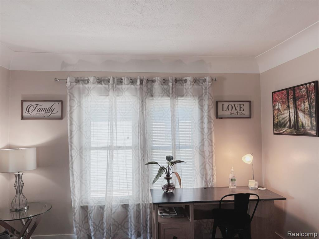 832 Pinecrest Drive E, Fenton, MI 48220 — Photo 39