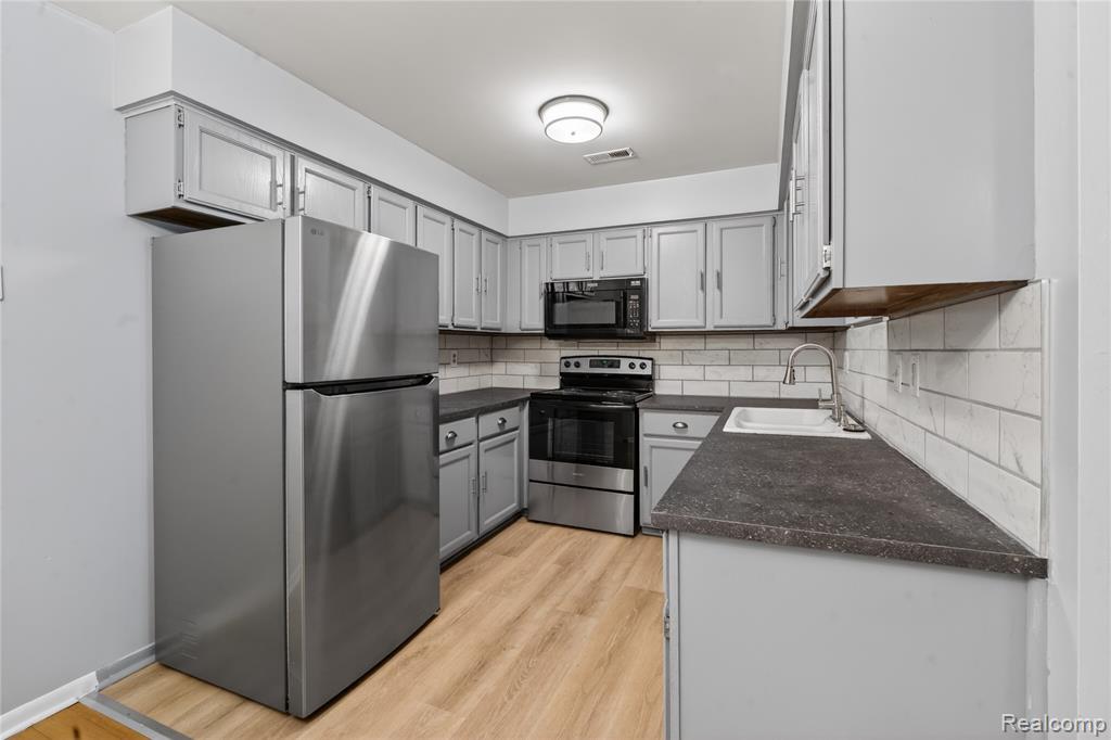10228 Nancys Boulevard, Grosse Ile, MI 48138 — Photo 9