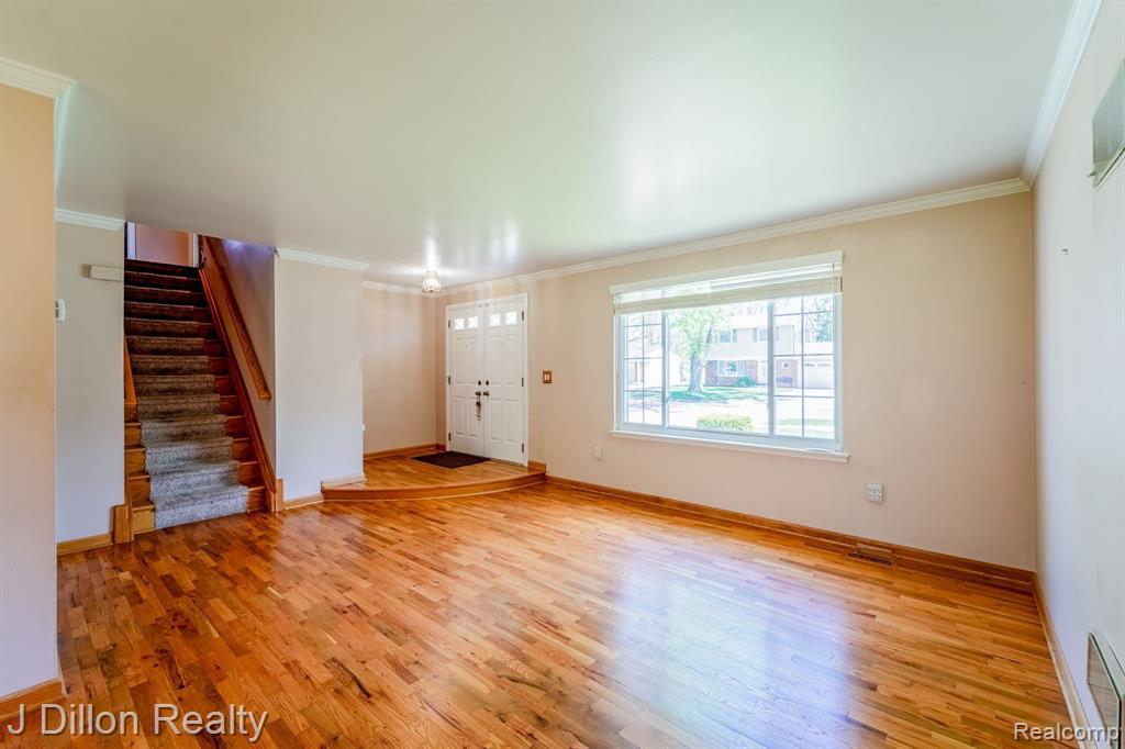 9121 TAVISTOCK Drive, Plymouth, MI 48170 — Photo 15