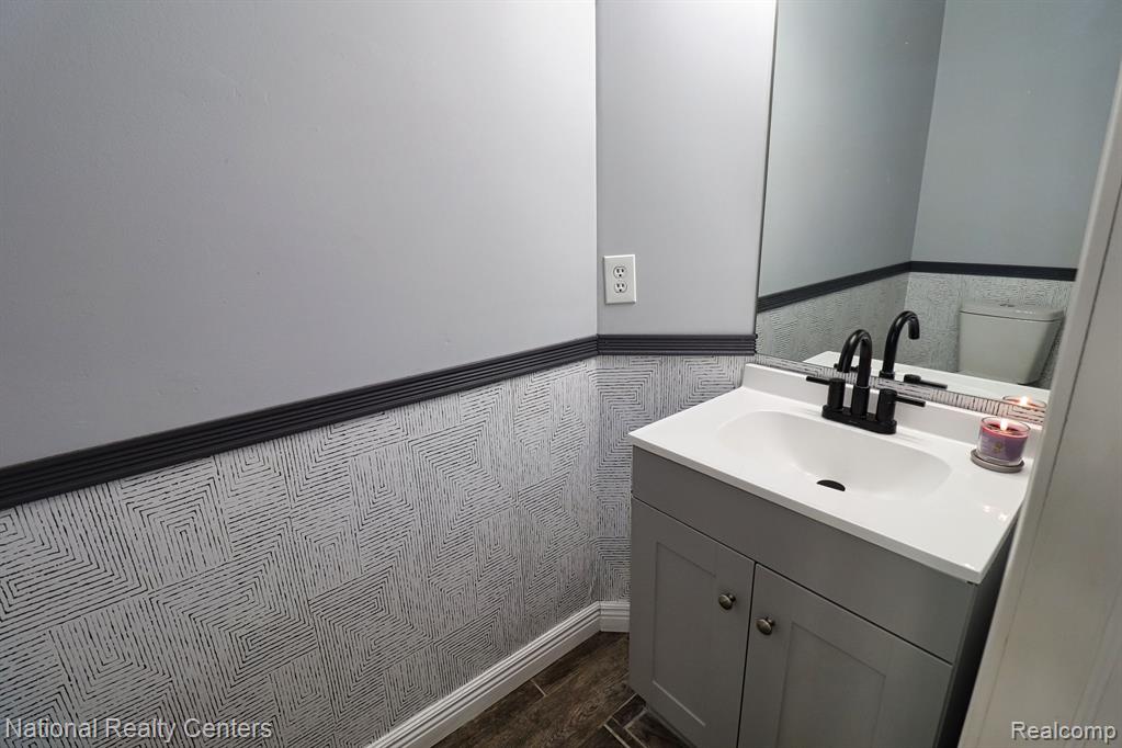 5626 Lockwood Drive, Waterford, MI 48329 — Photo 11