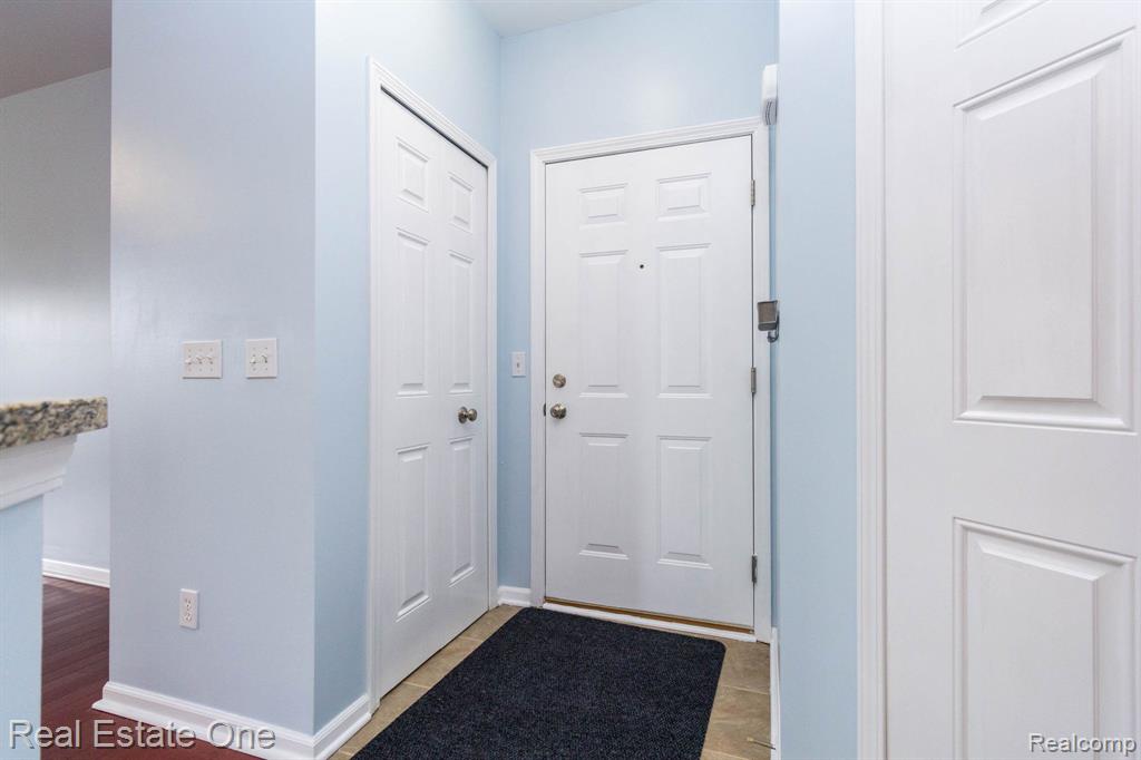 934 W Summerfield Glen Circle, Ann Arbor, MI 48103 — Photo 4