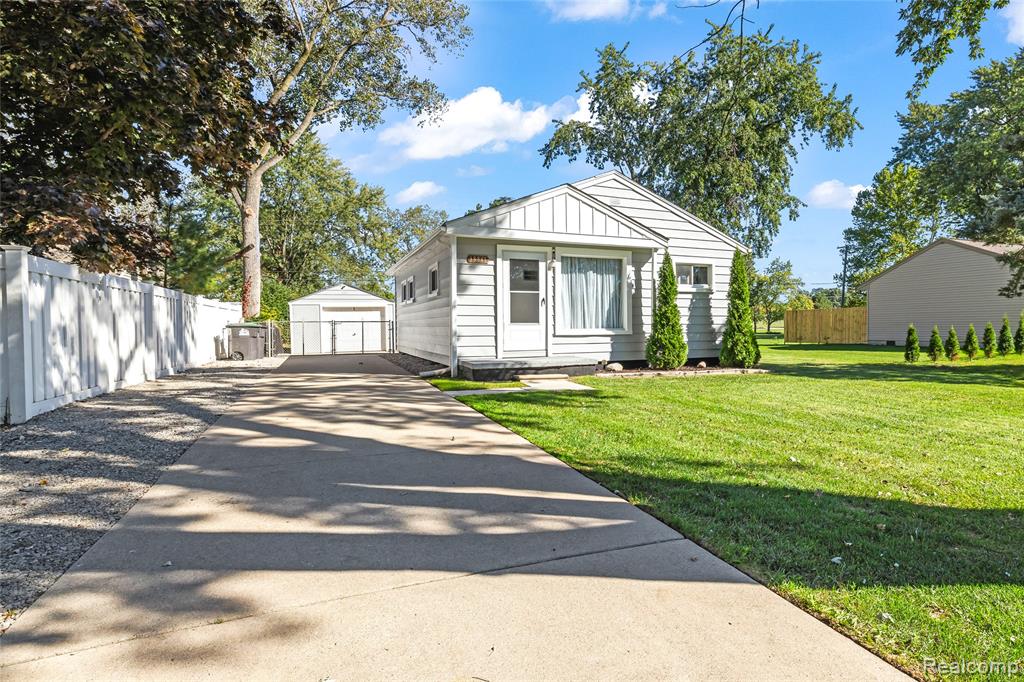 13341 Pine Street, Taylor, MI 48180