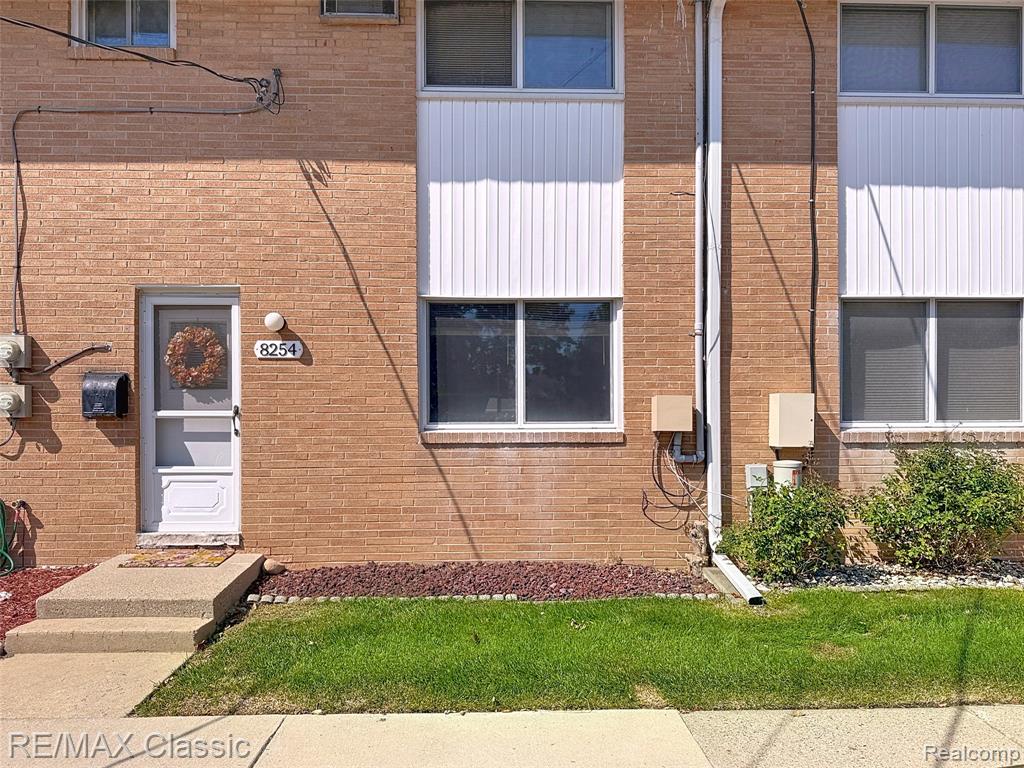 8254 Huntington Street, 43, Westland, MI — front exterior