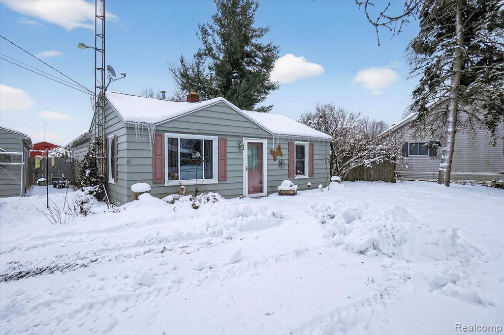 9102 N Genesee Road, Mount Morris, MI 48458 — front exterior