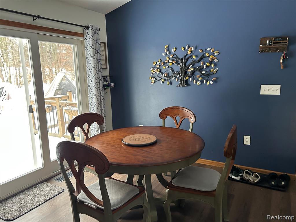 9642 Hummingbird Ct, Howard City, MI 49329 — Photo 8