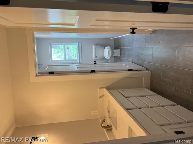 9400 Roland Drive, Brighton, MI 48116 — Photo 15
