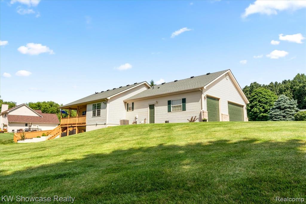 5037 Scheuners Way, Howell, MI 48843 — Photo 5