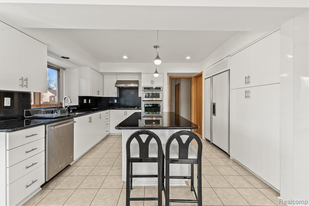 5322 Pond Bluff Drive, West Bloomfield, MI 48323 — Photo 13