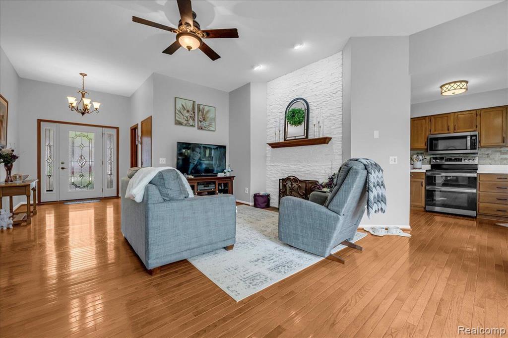 706 DONNALEE Drive, Monroe, MI 48162 — Photo 5