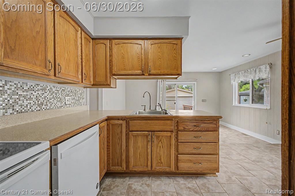 42519 Applecreek Drive, Plymouth, MI 48170 — Photo 9