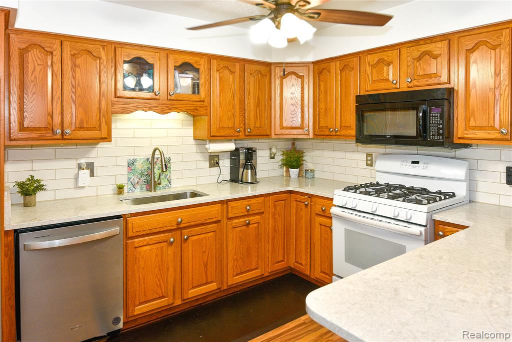 47940 Mallard Drive, Chesterfield, MI 48047 — Photo 15
