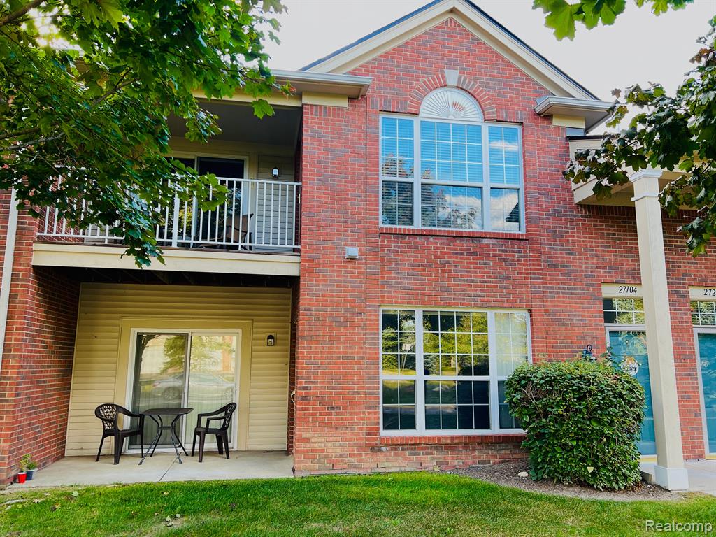 27104 CHESAPEAKE Circle, Walled Lake, MI 48390 — Photo 3