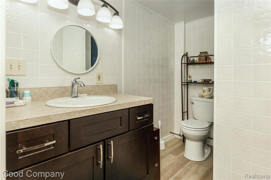 559 E Harry Avenue, Hazel Park, MI 48030 — Photo 23