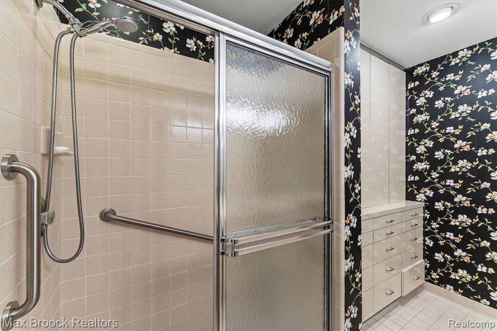 4159 Foxpointe Drive, West Bloomfield, MI 48323 — Photo 24