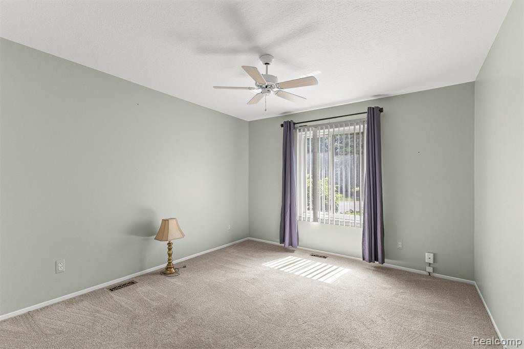 6546 Quail Run Circle, Westland, MI — Photo 22