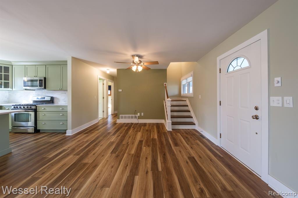 557 Green Cove Drive, Holly, MI 48442 — Photo 10