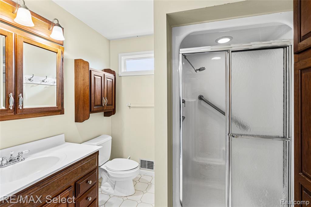 6324 Calkins Road, Flint, MI 48532 — Photo 33