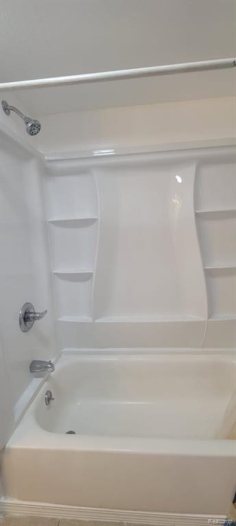 568 E DALLAS Avenue, Madison Heights, MI 48071 — Photo 18