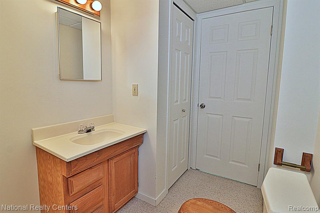 6400 PINECREST, West Bloomfield, MI — Photo 38