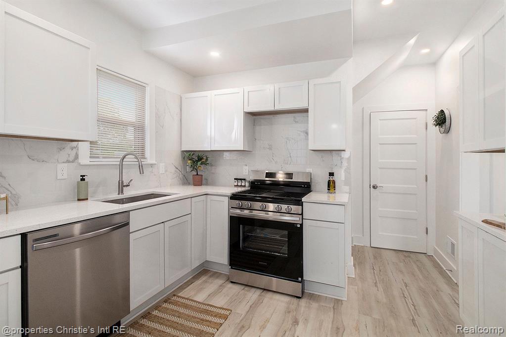 3515 FISCHER Street, Detroit, MI 48214 — Photo 10
