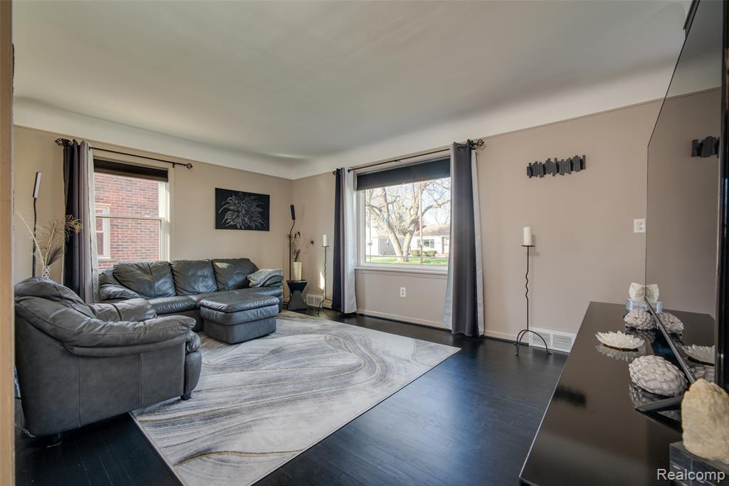 9614 Shadyside Street, Livonia, MI 48150 — Photo 4