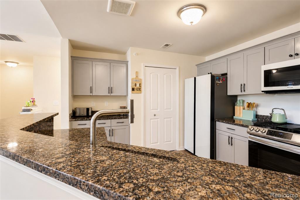 45806 Aragon Lane, Canton, MI 48187 — Photo 17