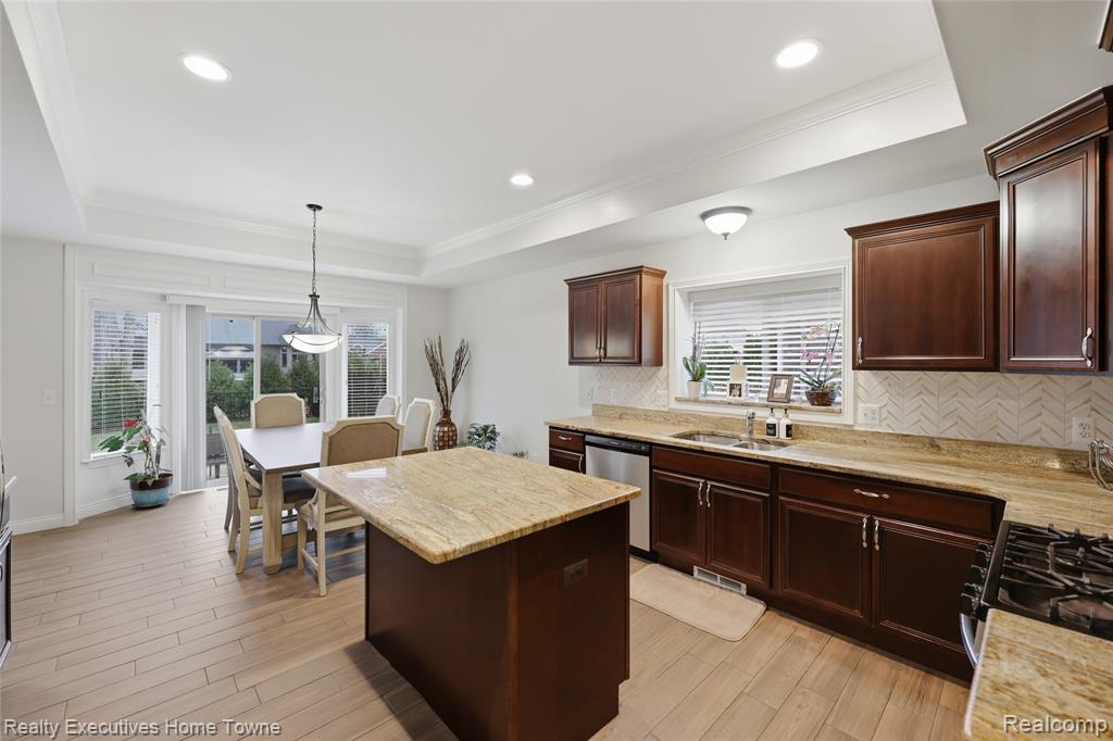 50486 Torrey Pines Drive, Macomb, MI 48042 — Photo 11