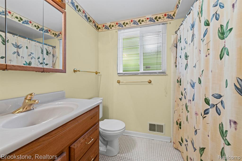 5652 Tequesta Drive, West Bloomfield, MI 48323 — Photo 32