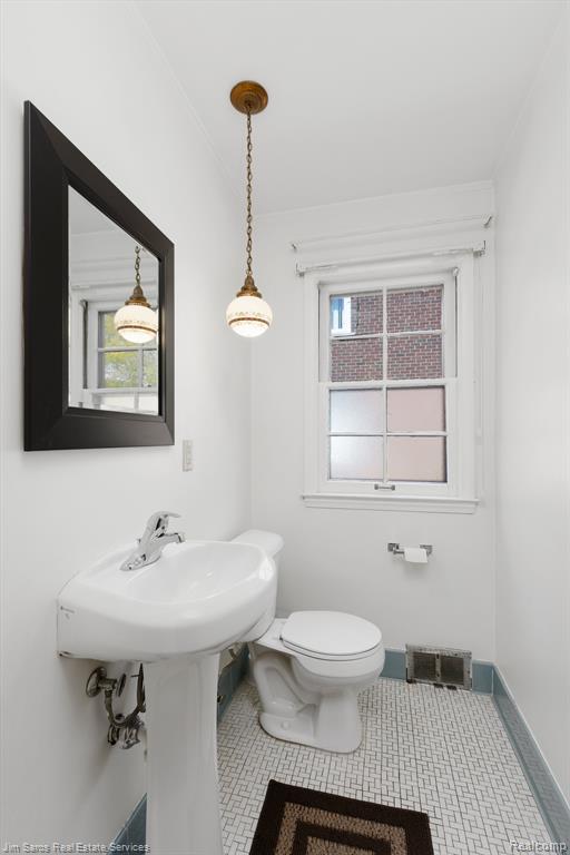 743 HARCOURT Road, Grosse Pointe Park, MI 48230 — Photo 10