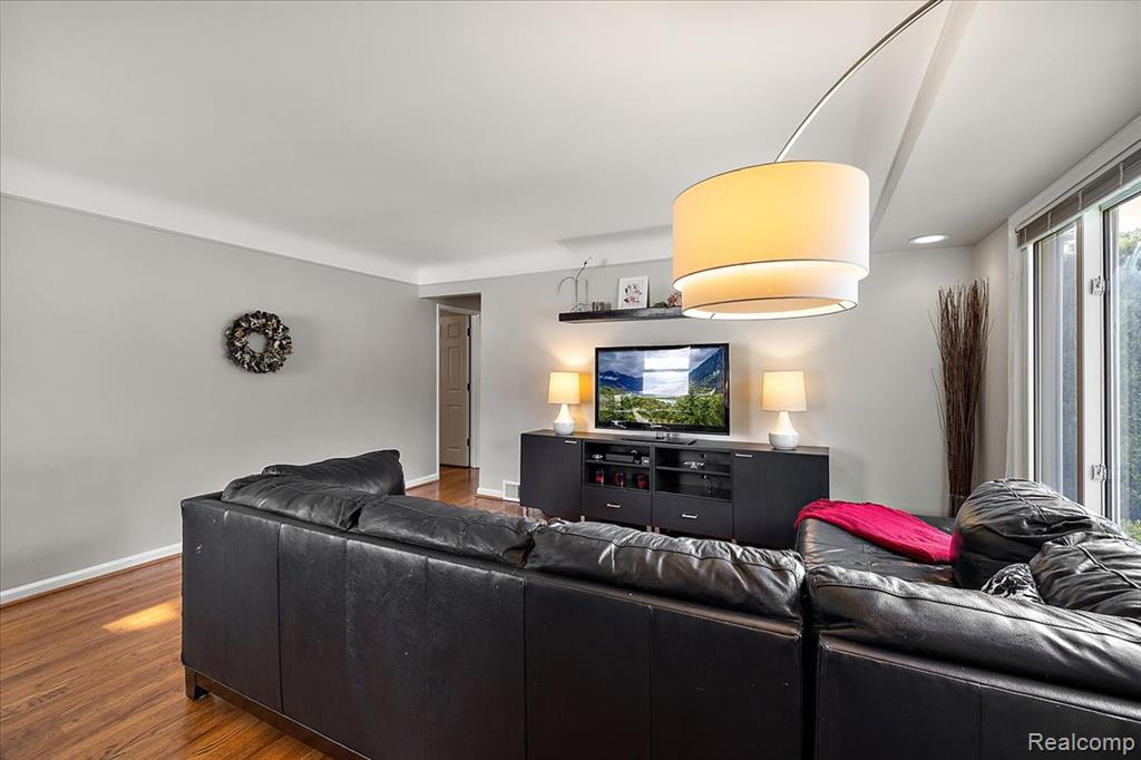 436 W Sunnybrook Drive, Royal Oak, MI 48073 — Photo 4